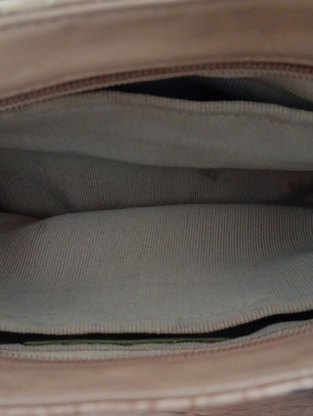 Sondra Roberts Croc-Embossed Shoulder Bag in Camel. - Picture 5 of 8